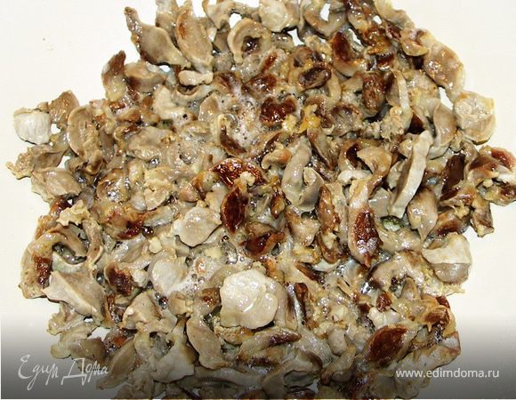 Разогреть вок с небольшим количеством масла.Обжарить желудочки до золотистой корочки.