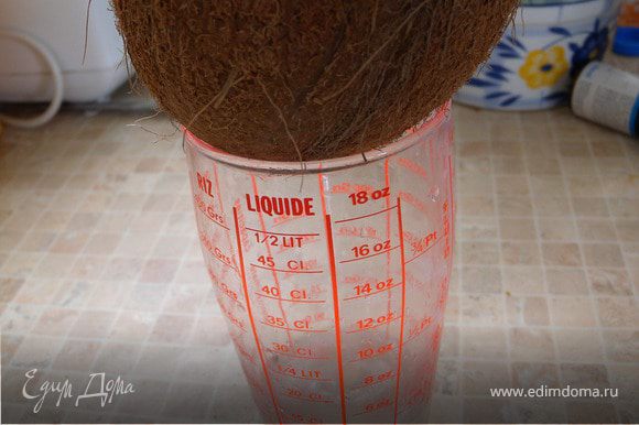 "Доим" кокос... Если нет кокоса - не беда. Залейте 2 ст л кокосовой стружки на 30 минут кипятком (150 мл) а далее следуйте рецепту...