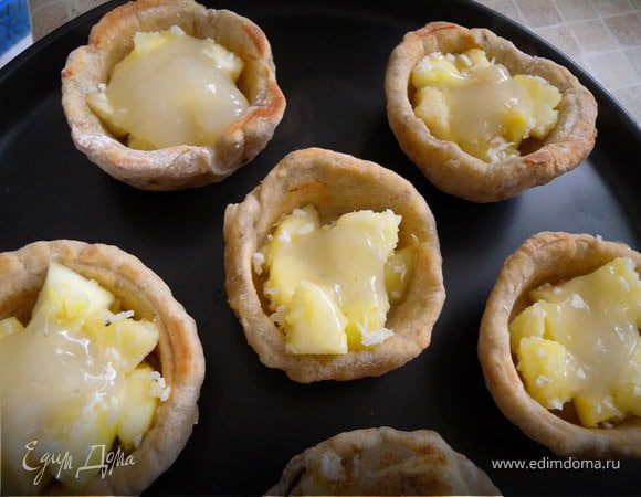 ... опять заливка и еще яблочки...