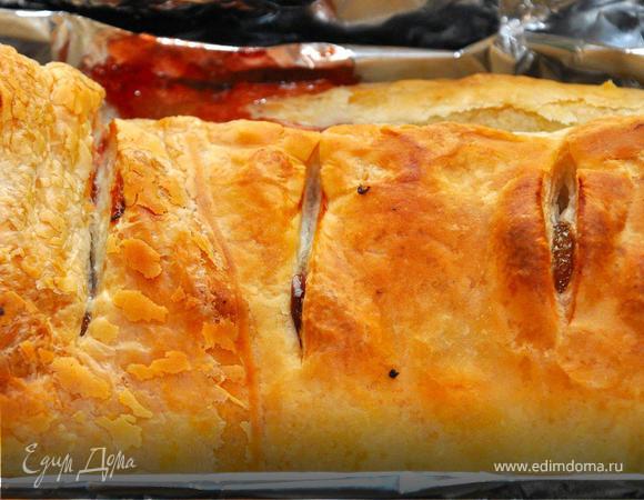 Выпекать штрудели в духовке при 180 гр. 20-25 минут пока тесто не подрумянится. Затем вынуть из духовки и дать немного остыть.