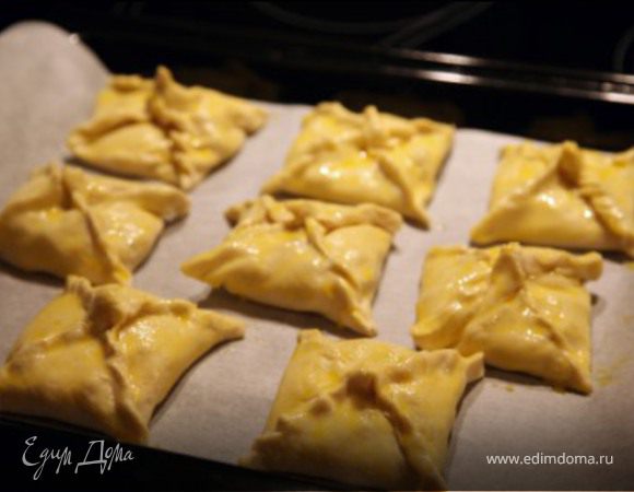 Вытрушки смазать взибым желтком.