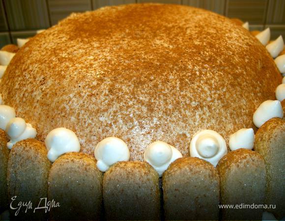 Почти всё! Ставим торт на 8 часов в холодильник... Осторожно выкладываем на блюдо и снимаем форму.