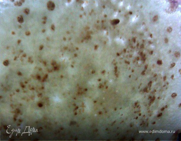 Тем временем.....печем блинчики...нам потребуется штук 7.Блины должны быть не сладкие и желательно тоненькие...