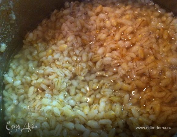 Отварить перловку.