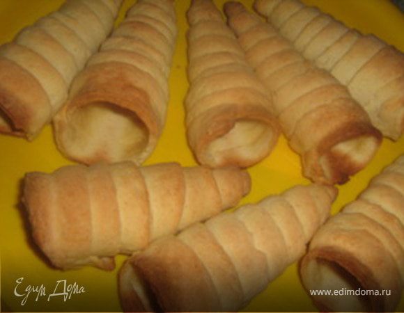 1. Вариант взбить белки с сахаром до полного расстворения крупинок с добавлением лимонной кислоты.
2. Вариант так же взбиваем все компоненты и наполняем трубочки кондитерским шприцом.