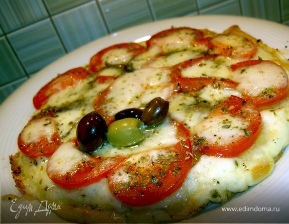 Поставьте в разогретую духовку под гриль на 3-5 минут, чтобы сыр расплавился. Bon appetit!