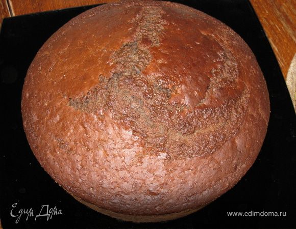 Достаем. Пирожок получается как бы немного влажненький, но пропеченный, пористый. и в принципе дальше можно украсить либо шоколадной глазурью, либо исп. как коржи для неприторного крема, либо просто так к чаю и употребить без заморочек...