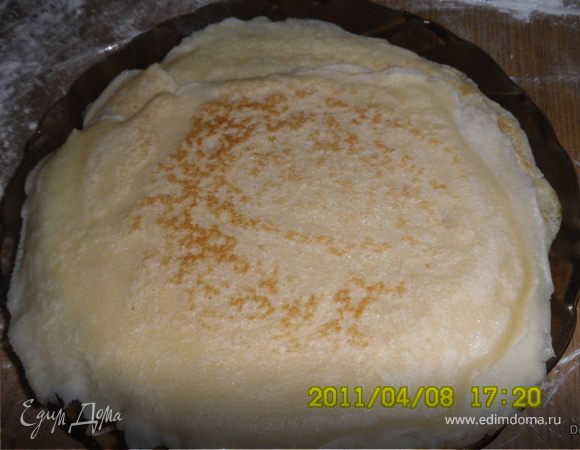 Делаем блинчики как обычно.Чтобы получились тонкие я смешивала молоко с водой.