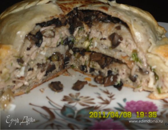 А это в разрезе
Если кто-то еще не разу не готовил курник,то я очень советую.Он того стоит!!!

Всем приятного аппетита!!!!