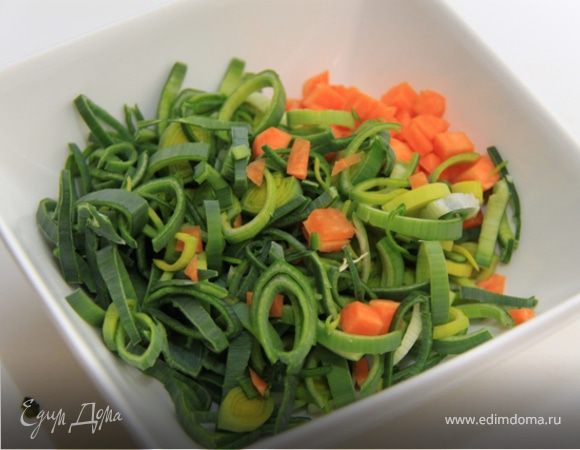 4. Рубим порей и морковь, как на фото.