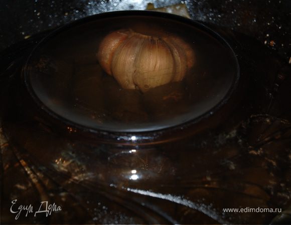 Влить стакан кипятка,накрыть тарелкой, и крышкой,уменьшить огонь и тушить 30мин.