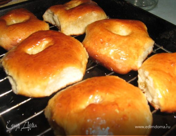 Готовые булочки остудить.