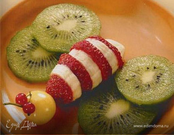 киви, клубника, банан, черешня, смородина