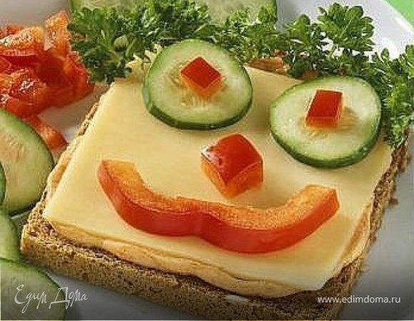 хлеб, огурец, болгарский перец, петрушка, сыр, сливочное масло или паштет