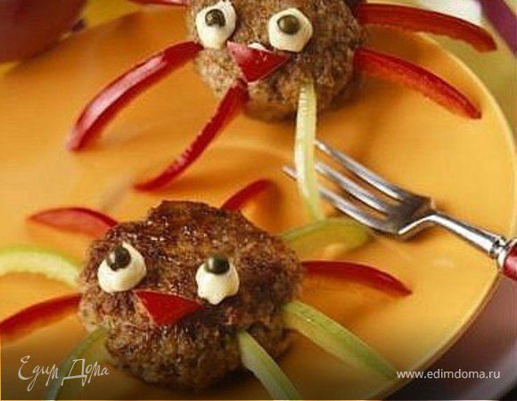 котлетки, болгарский перец или огурец, сметана, зеленый горошек