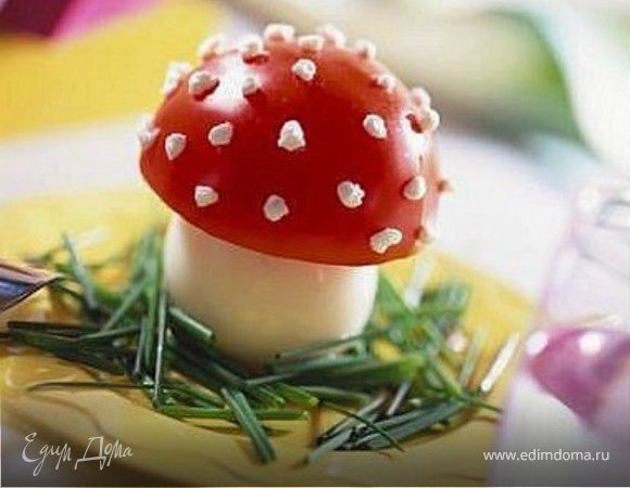 яйцо, помидор, зеленый лук, сметана или творог