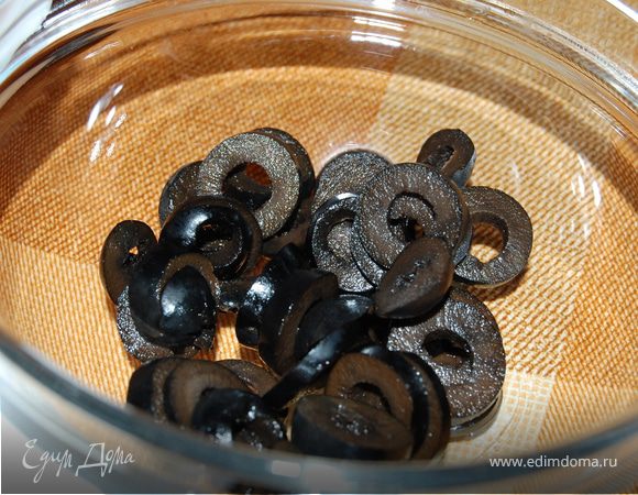 ...колечками маслинки.