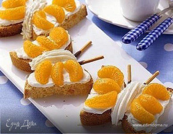 тосты, мандарины, взбитые сливки