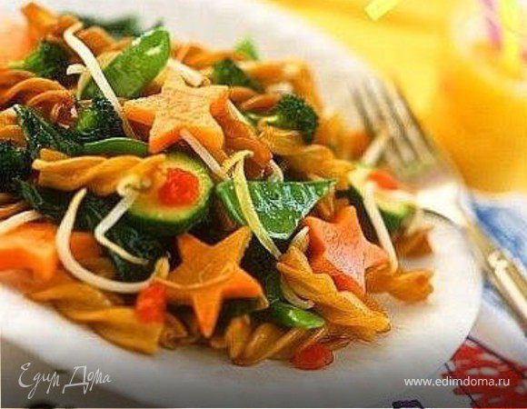 паста с зеленой фасолью, цуккини и морковками-звездочками