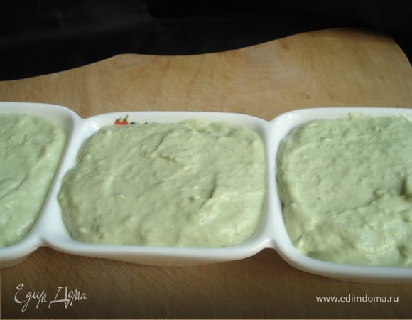 Массу аккуратно разложить по формочкам(можно просто выложить в любую подходящую посуду)
Поставить в холодильник минимум на 3 часа.