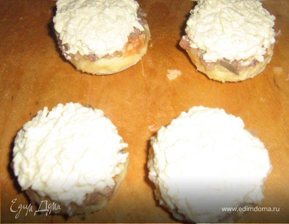 затем яйца (слои по желанию под солить)