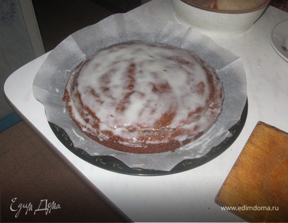 Пропитать каждую часть пирога кремом. И сверху также промазать кремом.