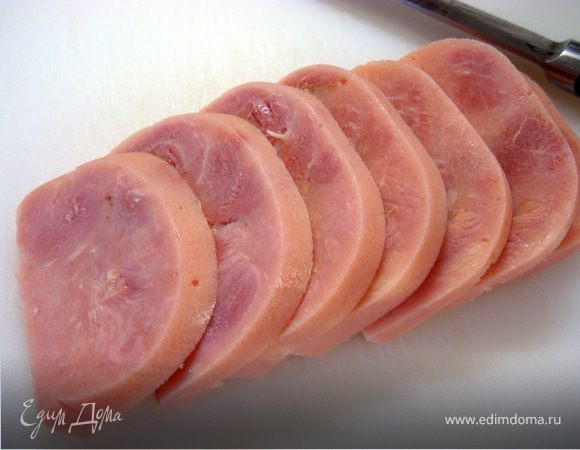 В это время нарежем нашу ветчину…