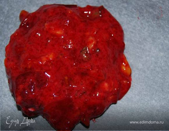 Выкладываем получившуюся смесь в форму с пергаментом и запекаем при 190 градусах 10-15 минут до легкого затвердевания. 