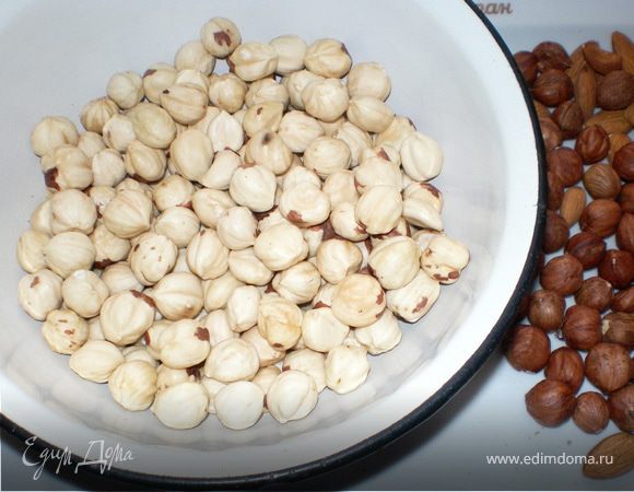 Таким образом, очистить орехи от шелухи. Охладить.