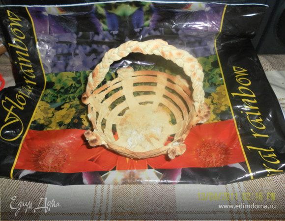 теперь в боковое плетение вставим ручку,готово!