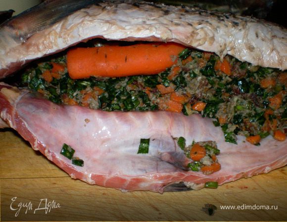 Положить морковку и заполнить оставшимся начинкой