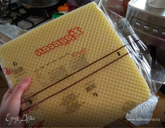 ... (вафельный корж)...