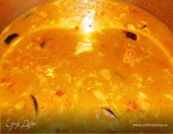 Влить кокосовое молоко.