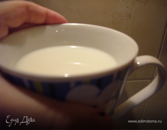 Опара:Тёплое молоко+сахар+свежих дрожжей-на 15 мин в тепло. 