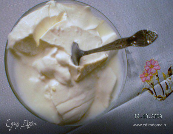 Гатыг едят просто так,готовят довгу,айран,окрошку,соусы,коктейль,гурут,сюзьму и добавляют  в выпечку и.т.д.

Также используют в народной косметологии для лифтинга ,и от мимических морщин.

Срок годности гатыга от  3-4 недели (в холодильнике).
Если гатыг получится слизистой то причиной этого некачественная сметана.Лучше   такой  сметаной не заквашивать !!!!! 

Учтите  что,если будете заквашивать сметаной...,то настоящий гатыг у вас получается не
сразу,а лишь после того,как еще 2-3 раза вы заквасите молоко,но уже не сметаной ,а 100-200гр этого же гатыга.Так создается культура болгарской палочки,которую следует поддержать,непрерывно заквашивая новый гатыг старым гатыгом.Тогда спустя два месяца создается настоящий вкус гатыга,сформируется его особые свойства.!!!!!

В Азербайджане в некоторых семьях гатыг используется по 20-30 лет непрерывно.Считается,что чем старее грибки гатыга,тем он крепче,плотнее вкуснее,тем лучше его качество, а если по каким-то
причинам нет,то закваску всегда можно занять у соседей. Местные жители некогда 
не задумываются,как приготовить гатыг не имея старого гатыга!!!!!!!