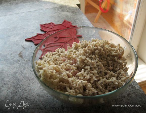 Все проворачиваем,обвалять в панировочных сухарях и обжарить на сковородке с покрытием Термолон с небольшими добавлением масла.