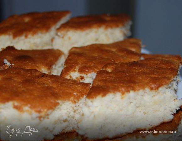 Готовую мазурку,разрезать на ромбики или квадратики.