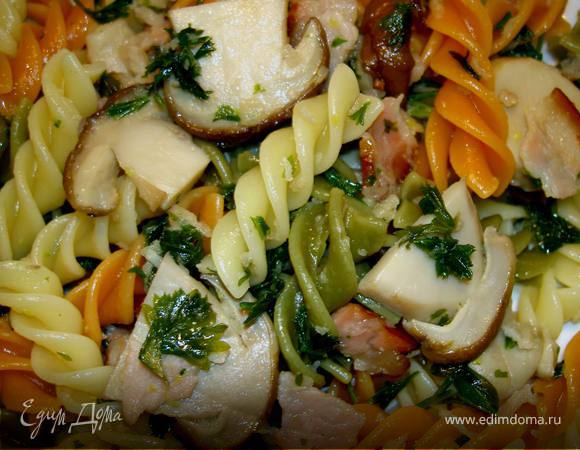 Добавим соус в пасту и аккуратно перемешаем. Вкуснота!!!