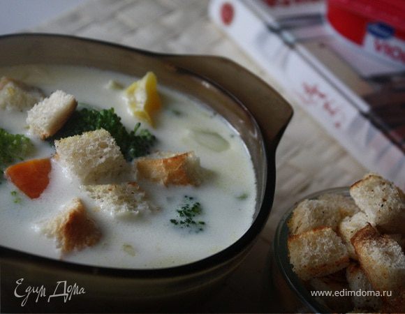 Украсить сухариками и тут же подавать. Приятного аппетита!