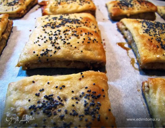 Выпекаем при 170 градусах 15-20 минут, пока слоечки не приобретут золотистый цвет.
