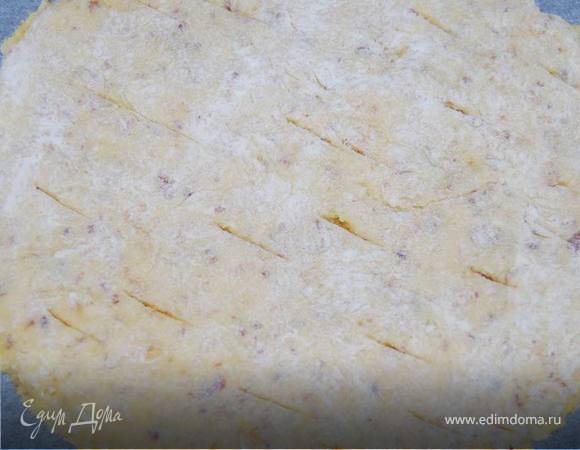 Готовое тесто делим на 5 частей, каждый корж выпекаем при 190С 5-7 минут.