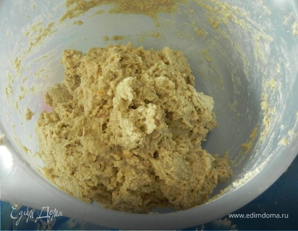 Добавьте оставшееся молоко и чателно всё перемешайте.