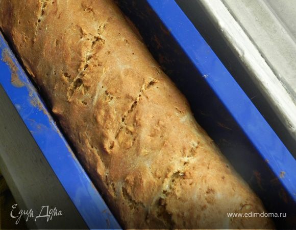 Ставим в духовку при 180С на 50-60 мин.Пока не станет золотистым и спичка не будет выходить сухой.Вот и всё.Свежий и ароматный хлеб готов.