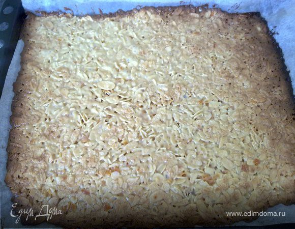 Противень достать из  духовки, флорентины превратятся в одно большое печенье.

