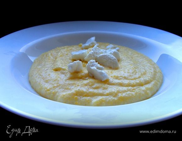 Выключить огонь, накрыть кастрюлю крышкой и дать постоять несколько минут. Подавать можно с брынзой, фетой, а я люблю с кремовым козьим сыром. 