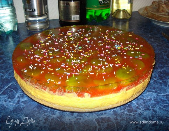 Еще можно сверху начинки, после того как она охладится и застынет, выложить фрукты и сверху них вылить желе!!!)