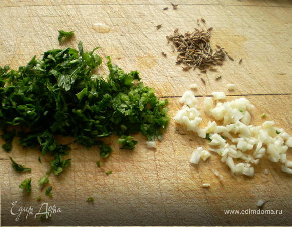 смешать 3ст.л сюзьмы с анисом,солью,мелко нашинкованной 