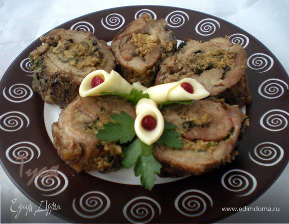 Отправляем в разогретую до 180гр.духовку до готовности,через минут 30 советую заглянуть,проверить готовность и можно раскрыть фольгу,немного подрумянить.