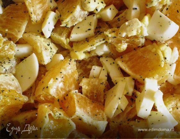 Салат. Порезать яйца средними кусочками. Апельсин почистить, разобрать по долькам, каждую дольку разрезать на 2-3 части. Полить вином, оливковым маслом, по желанию посыпать мятой (орегано). Аккуратно перемешать. Дать постоять мин.30. Салат удивил. Даже не ожидали. Приятного аппетита!