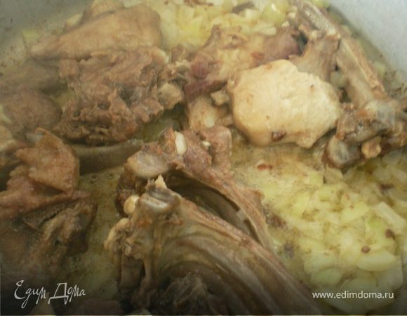 Тушить под плотно закрытой крышкой,периодически перемешивая(не подгорело дно) и до прозрачности лука.